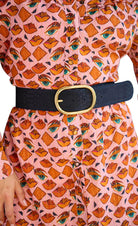 POM_AMSTERDAM_SP6913_BELT_Olivia_Suede_Navy_jungle_print_model3.webp