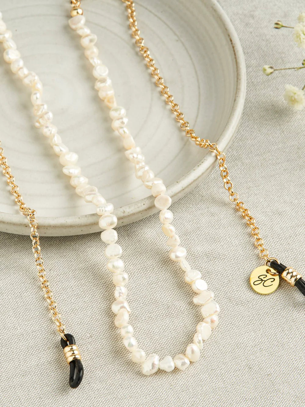 Pearlwhitegoldsunglasschains.002.jpg